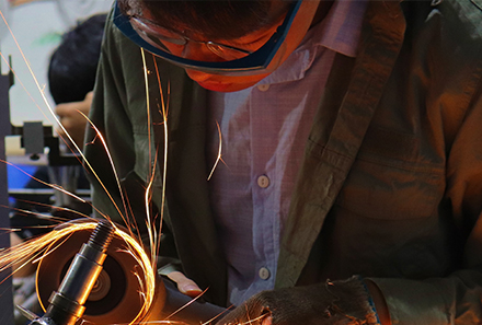 火花機(jī)安全生產(chǎn)需要注意什么？